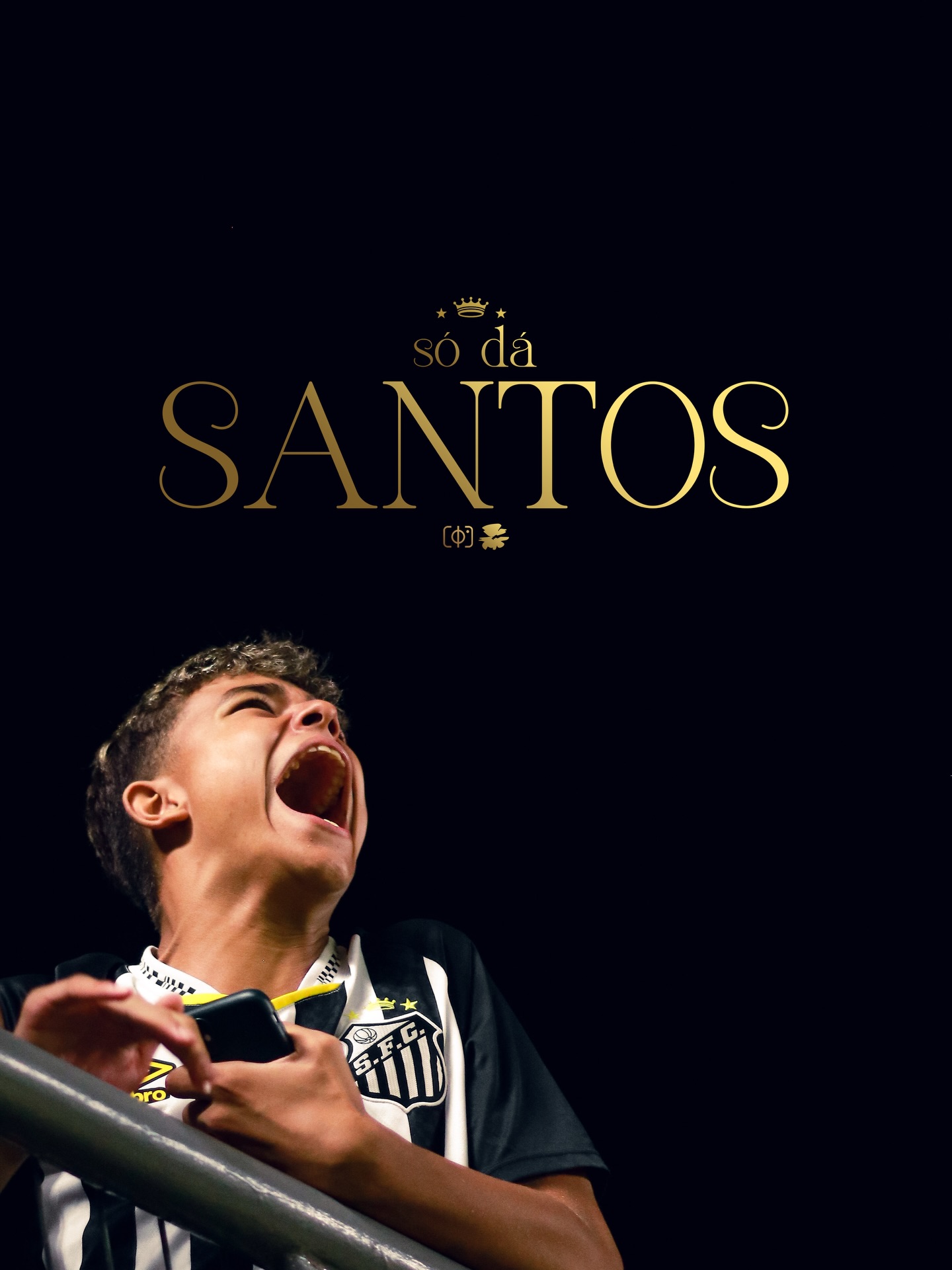 Torcedor jovem do Santos gritando no estádio